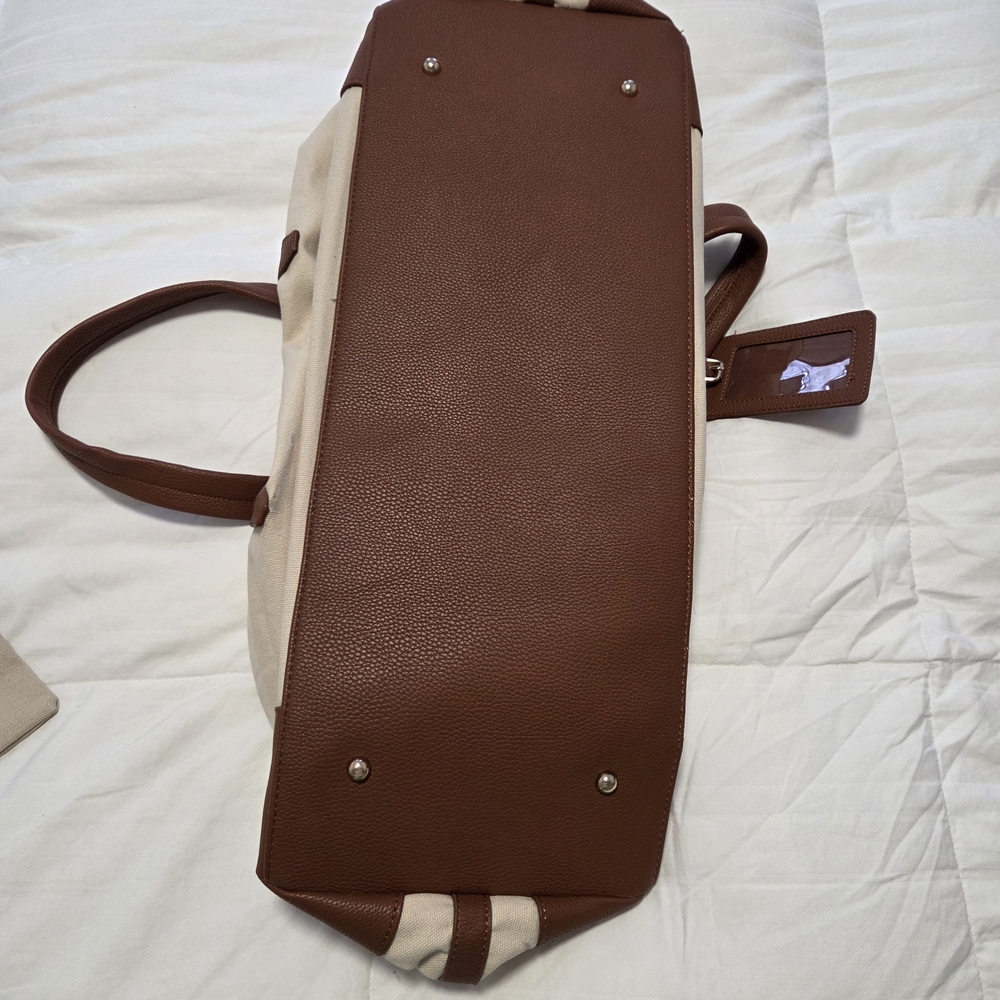 NWT Cream and Brown Weekender Travel Bag - Picture 8 of 8